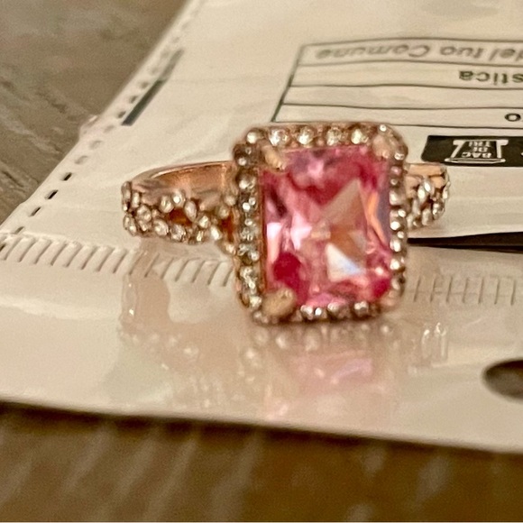 🔥2/$24 or 3/$30🔥 Elegant Square Ring size 7. Cubic zirconia inlay. - Picture 7 of 8